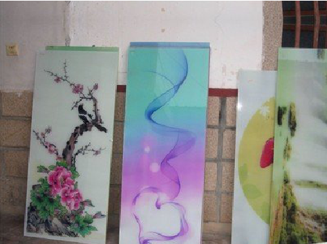 大化玻璃喷绘的特点。