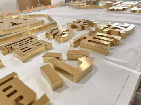 大化拉丝不锈钢字的特点。