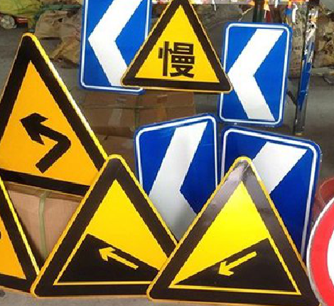 大化标识标牌中颜色的确定是很重要的。