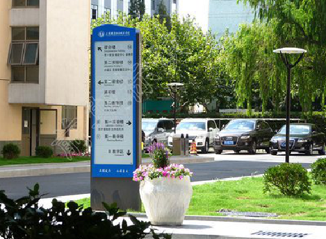 大化哪些因素影响宣传栏的制作？